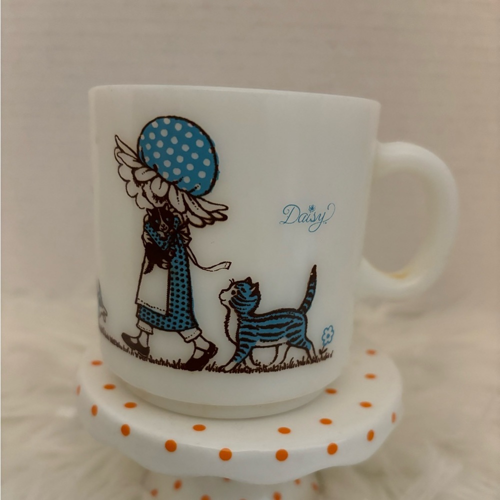 Vintage Hollie Hobbie DAISY Milk Glass Mug Open you Heart Friendship Follow